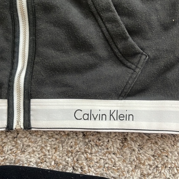Calvin Klein small set - Picture 7 of 7